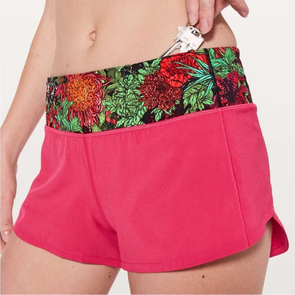 Lululemon Speed Up Short 2.5" in Fuchsia Pink Zen Garden Multi. Size 4